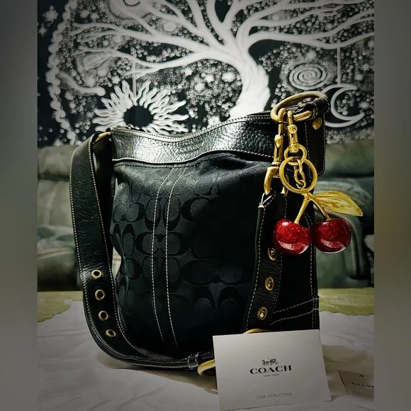 Vintage Coach soho Black Shoulder Bag with Cherry Charm 2006 - Picture 8 of 17